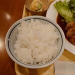 洋風居酒屋　でみぐら亭 - 茶碗にくっつかない"炊き"と"蒸らし"が素晴らしいご飯。