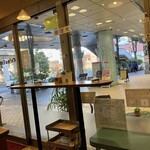 CAFE DI ESPRESSO 珈琲館 - こっちの、スタンディングが、喫煙席　※禁煙席の真横！ですけどね