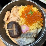 釜炊きごはん 銀くま - 鮭いくら釜飯♬