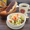 カフェ ヨシノ - ヨシノブレンド珈琲ジャンボ580円 サラダ150円 モーニング小倉