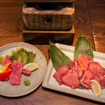 Yakitori Ippei - 炭焼きコンロでお客様ご自身で焼いていただけます。