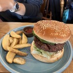 Louis Hamburger Restaurant - アボガドチーズバーガー