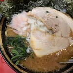 豚骨醤油ラーメン 王道家 - ◆ ラーメン　850円
            豚トロチャーシュー　50円
            バラ1枚　50円
            玉ねぎ　100円