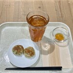 豆乳専科 - モーニングAセット、韮饅頭108円、アイス台湾茶480円
