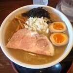 節系とんこつらぁ麺　おもと - 油膜が凄くて超激アツです