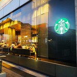 スターバックスコーヒー - 外から店内の様子が良く見えます。