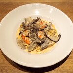 スガハラ - 自家製タリアテッレ 車海老と茸のクリームソース