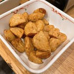 熊本牧場直営 石黒商店 - ニンニク素揚げ　490円　ホクホクで旨し！