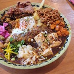 Karihausu Mashara - ３種盛りスパイス納豆マシャーーラチキン麻婆豆腐温玉