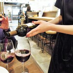 ミアスタンド - サーブしてくださる手も艶やかです！