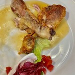 TRATTORIA ACCADI - ワイフのメインはポリョ（鶏肉）とコニーリョ（兎肉）　オリーブオイルで揚げ焼き