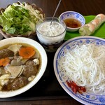 GIA DINH - ブン・チャ・ハノイと生春巻き&チェーのセット（合計¥1,170税込）