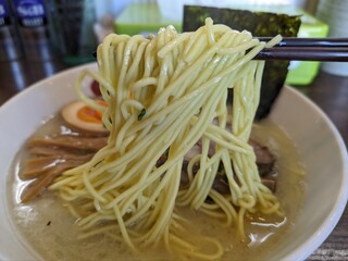 三四郎 - 低加水の中細麺