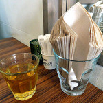 コッテジ - 冷たいトウモロコシ茶が供されます（２０１３年１２月）