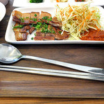 コッテジ - 金属製の箸・スプーンがセットされます（２０１３年１２月）