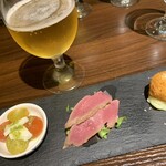 山ノ洋食屋 ざびえる - コースの前菜（カプレーゼ、タンのスモーク、ライスコロッケ）