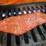 Yakiniku Fujisan - フジサンロース 1,480円（税込）。片面を5秒ずつ焼いて フジサンのタレで美味しくいただきます。