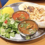 Tandoorbarkamarunigou - ランチメニューのカレー2種（シーフード、チキン）