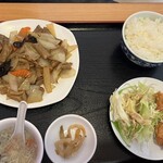 中華料理 青島 - ホルモン定食　930円