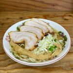 湘南の手前 - 細麺 塩¥880、中盛り¥120、焼豚¥300