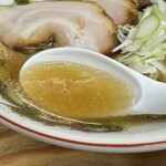 湘南の手前 - 魚介香る淡麗塩スープは動物系の旨みもしっかり。塩ダレはまろやかながらキレもあるすっきりタイプ