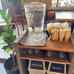 COFFEECAMP - お水はセルフサービス