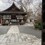 Madamu Kouran - 参考写真、下御霊神社で井戸水を汲んでからランチに