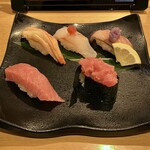 Kanazawa Maimon Zushi - これが幕張店限定のセットメニュー
                        鰤と中とろがとても美味しかった…あとカニの身も