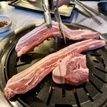 肉典食堂 - 済州オギョプサル 2人前340g 40000ウォン、豚モクサル 1人前150g 17000ウォン