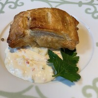 Russian Restaurant ROGOVSKI 銀座 - 鮭と海老のパイ包み焼き