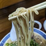 純とんこつ無双 - 麺リフトアップ