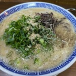 純とんこつ無双 - 摺り胡麻と胡椒を投入❗