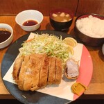 Aka Renga - 500g超特大とんかつ定食ご飯大盛り