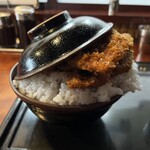 Tonkatsu Masachan - 特製かつ丼　　フタからはみ出るほどの圧巻のボリューム