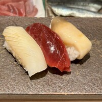 鮨 逸喜優 - 白イカ、鮪、北寄貝