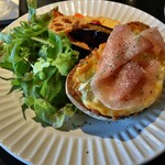 Beisu - サンドウィッチプレート　4種チーズとはちみつのタルティーヌ