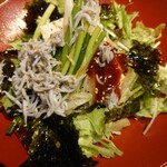 Kodawarimon Ikka - 釜揚げシラスと自家製豆腐のチョレギサラダ！甘辛風味のタレでした！