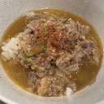 Shinasoba Daimaru - 小ライスに、残りのスープ掛け。一味を少々。激うま！
