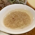 支那蕎麦 大丸 - 味噌らぁめん大乃（周年祭、特別メニュー）　ミニレンゲに乗った、生姜ネギ