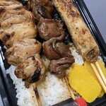 鳥竹 - 焼鳥弁当　つくね、レバー、首肉　1,330円　