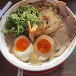 天下一品 - 豚トロラーメン　半熟味玉