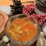 モノリス - 根セロリのムース、ベニズワイガニ、イクラ、菊の花、柚子風味のコンソメジュレ