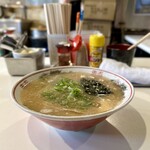 中洲屋台長浜ラーメン初代 健太 東京高円寺本店 - 熱々　長浜らーめん