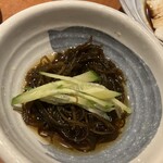 沖縄料理 かりゆし - お通し（もずく酢）