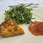 レストラン ルミエール - 自家製キッシュ、サラダ