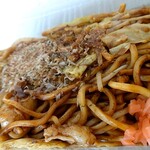 たこ顔 - 料理写真:焼きそばはかなり好きなジャンルなのですが、埼玉県南部だと手に入れにくいのです…南浦和駅前のジャンボ以外でお目にかかったこと無い(駅前しか行かないのもあるけど)