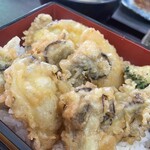 Michinoekimitsushisaidoresutorantotonaya - デッカい牡蠣やん