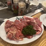 羊肉炭火焼 肉汁屋 - 