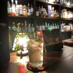Bar Espressa ～夕焼けと薫～ - 200本超えのお酒がズラリ