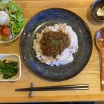 黒糖茶房 - ドライキーマカレー